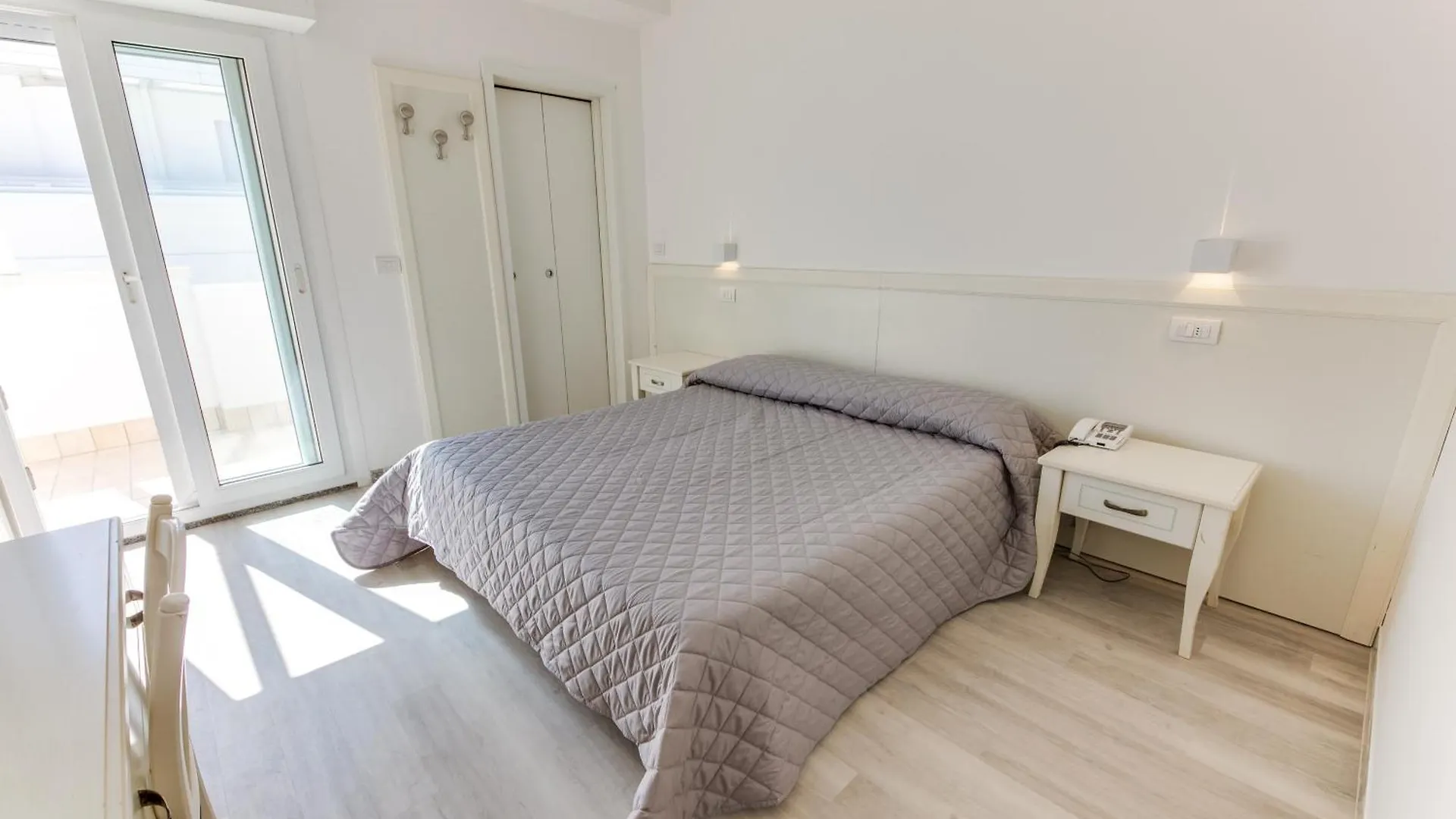 Marittimo Riccione - Hotel Clipper Fronte Mare Italia