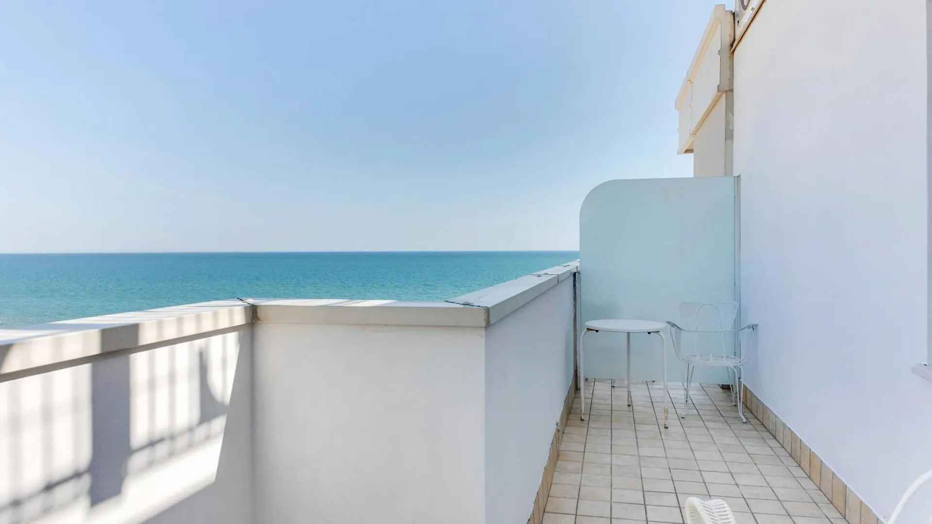 Marittimo Riccione - Hotel Clipper Fronte Mare